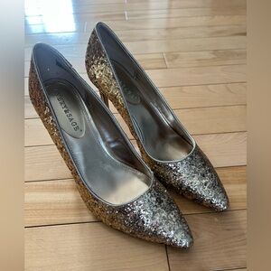 Avery and Sage Glitter Gold  Heels size 8